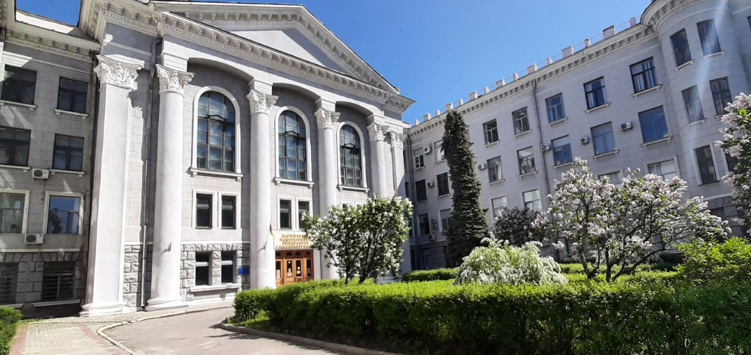 Харківський національний університет радіоелектроніки та Kharkiv IT Cluster запрошують школярів 8-11 класів на 