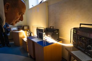 До 95-річчя Університету, у музеї історії ХНУРЕ відкрилась двовимірна виставка.